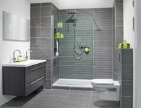 Badkamer deels betegeld